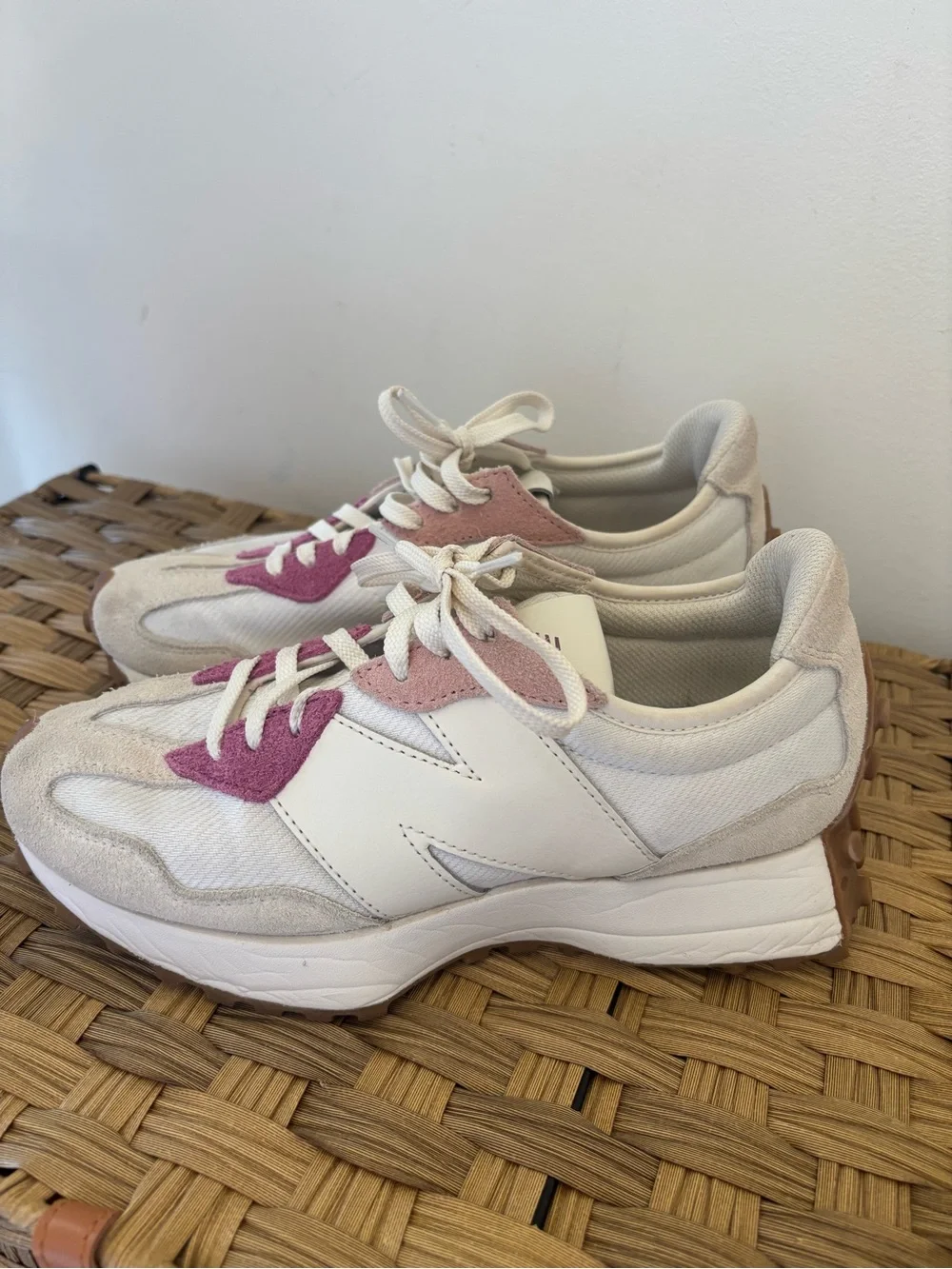 New Balance 327 Women's Sneaker size 7.5